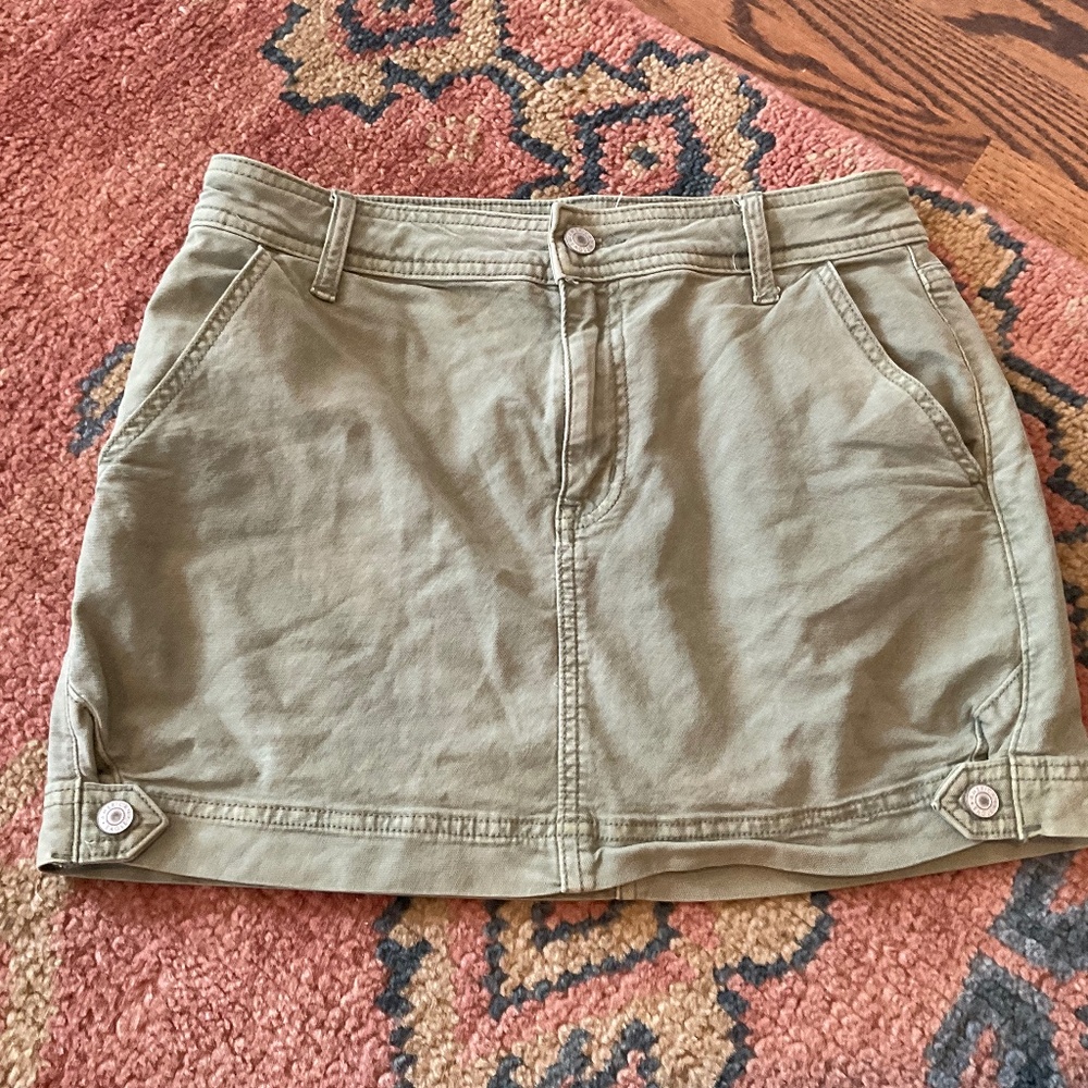 American Eagle green mini skirt, size 2